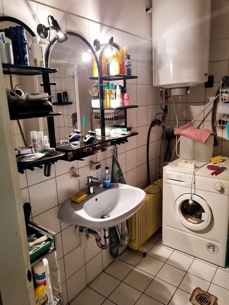 2 Einfamilienhäuser mit großem Grundstück und Badeteich
