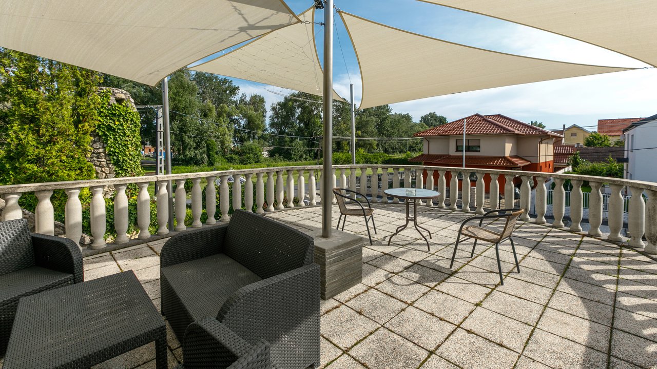 (ABB) Hotel-Pension am Balaton Nordufer in guter zentraler Lage