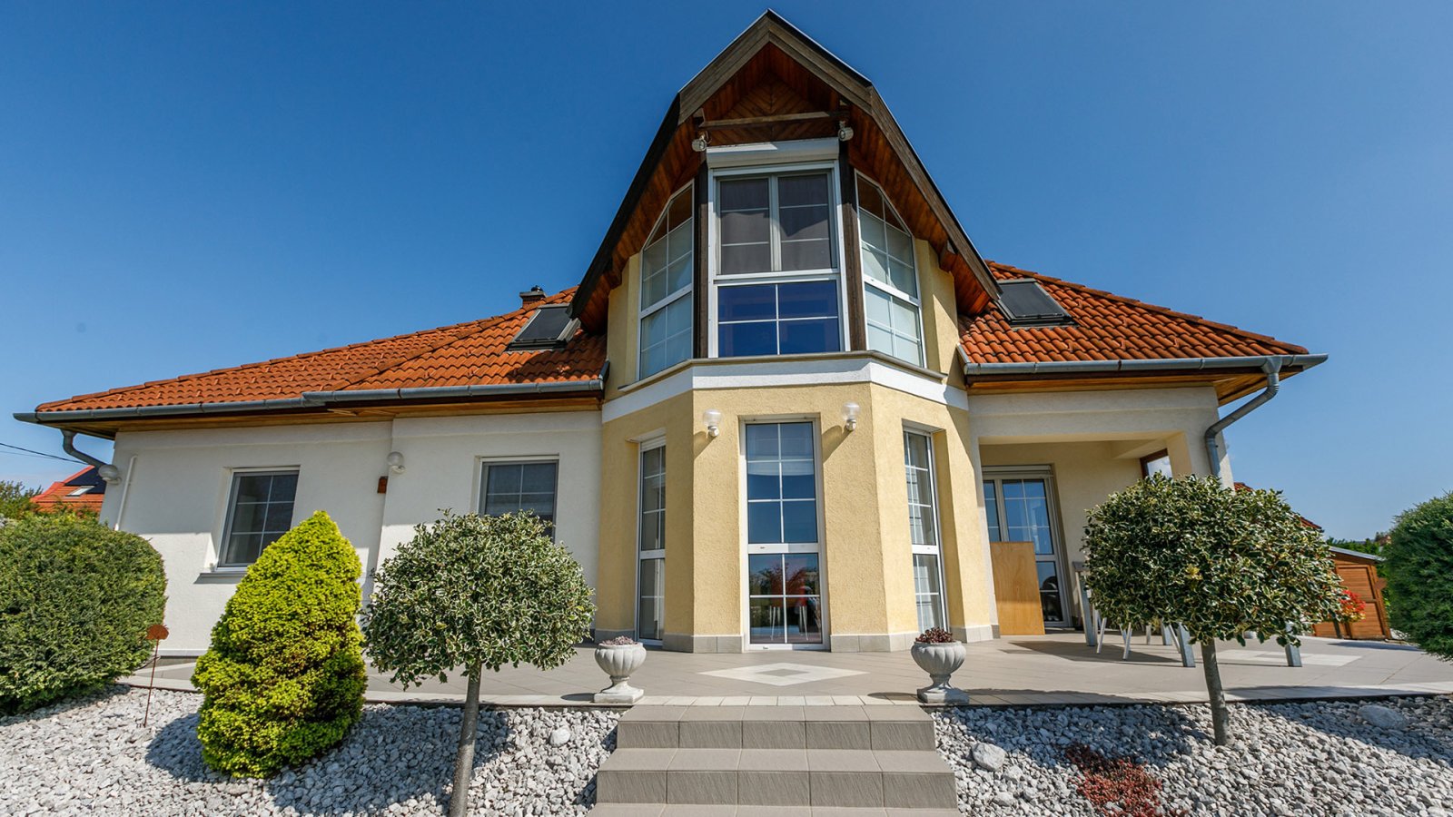 Cserszegtomaj: (AAA) Luxuriöses Anwesen am Nordufer mit Seepanorama 