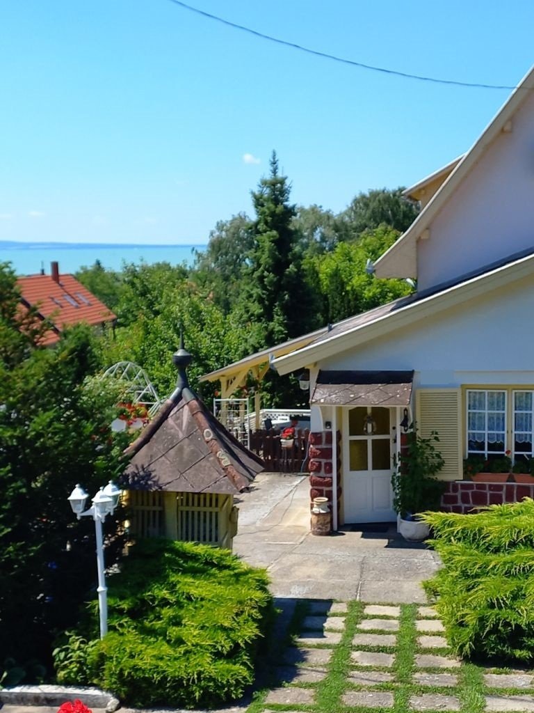 Badacsonytördemic: (AAA) Einzigartiges Haus am Nordufer des Balatons mit Pool 