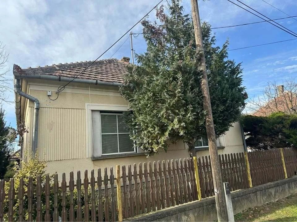 Pakod: (ABA) Einfamilienhaus in ruhiger Seitenstraße 