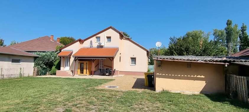 Balatoboglár: Zweifamilienhaus im schönsten Teil der Stadt, nur wenige Minuten vom Strand entfernt 