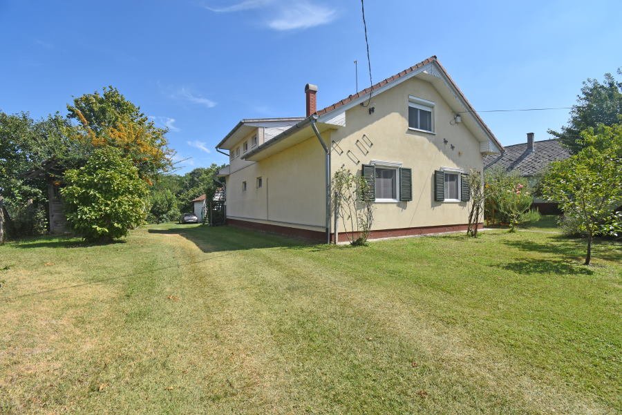 (BAA) Perfektes Zweifamilienhaus in hervorragendem Zustand mit großem Grundstück / Wald ideal für Selbstversorger