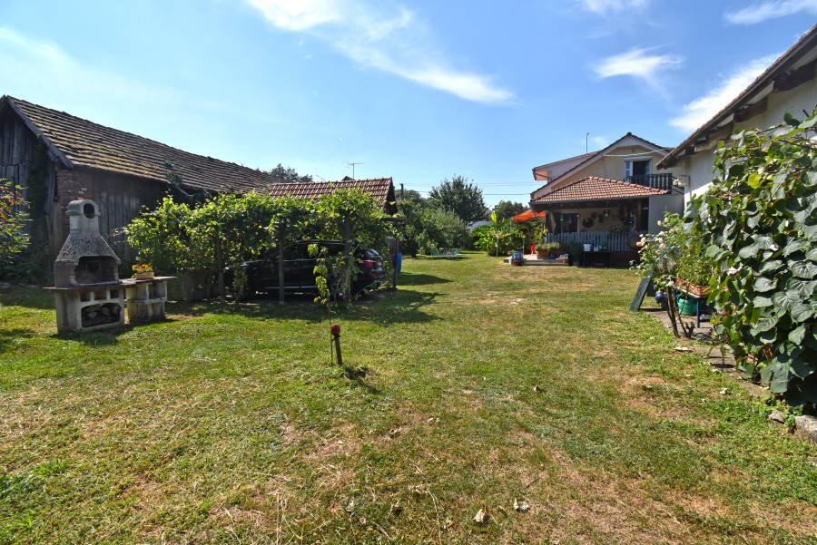 (BAA) Perfektes Zweifamilienhaus in hervorragendem Zustand mit großem Grundstück / Wald ideal für Selbstversorger
