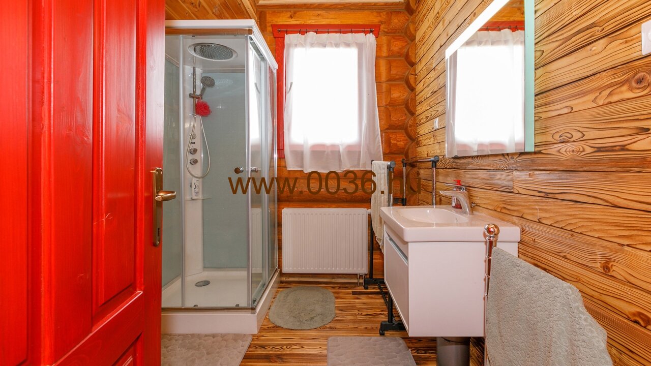 immocenter-ungarn-haus-kaufen-33563-badezimmer-oben2