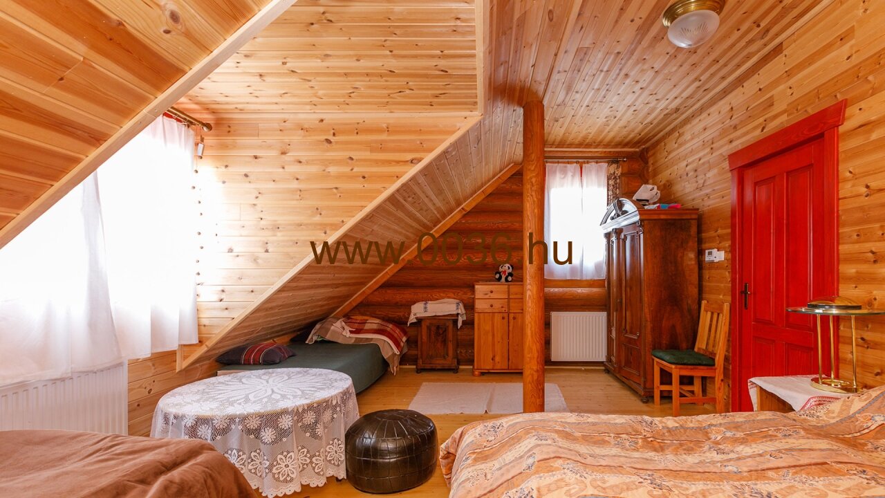 immocenter-ungarn-haus-kaufen-33563-Schlafzimmer-oben2