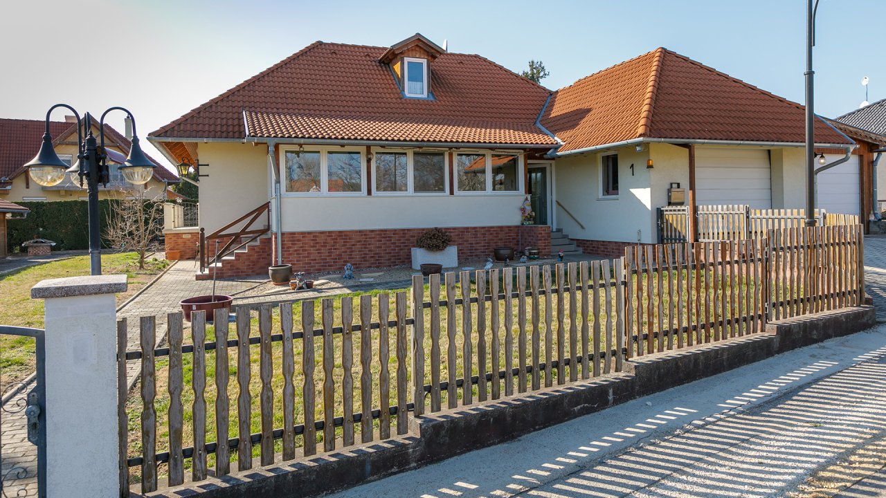 Cserszegtomaj: AAA: renovated family home in a top location 