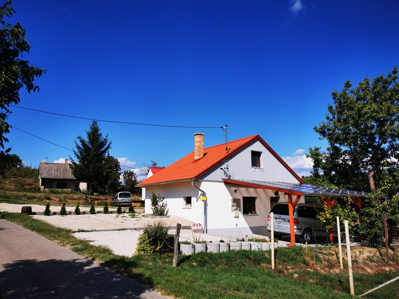 bei Héviz: (AA) Lovingly restored vineyard house above Héviz 