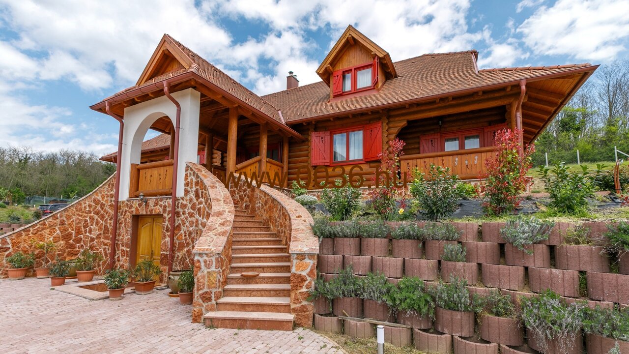 (AAAB) Original Transylvanian log house as a real curiosity