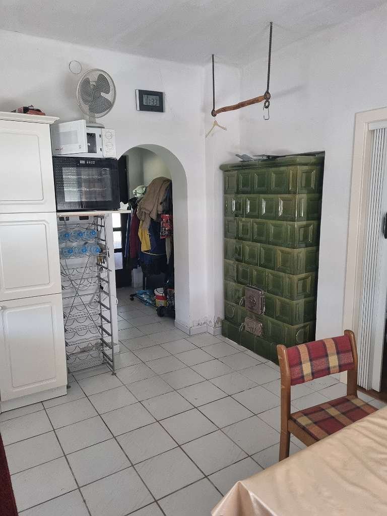 (AAAB) 2 single-family homes with large property and swimming pond