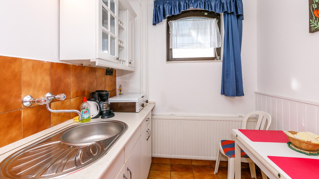 (AB) Pension with 2 pools and many regular guests