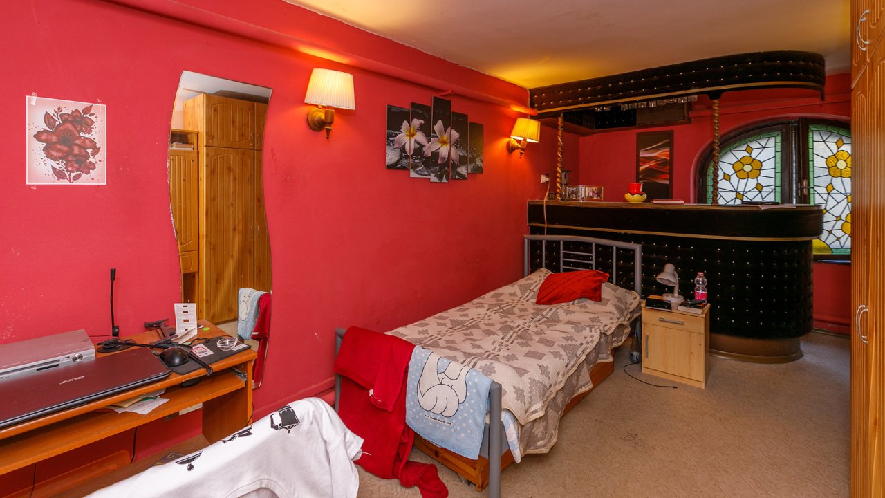 (AB) Pension with 2 pools and many regular guests