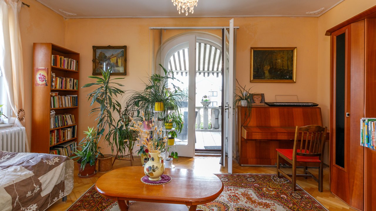 (AB) Pension with 2 pools and many regular guests