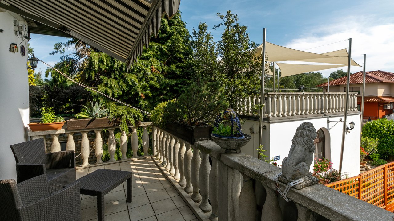 (AB) Pension with 2 pools and many regular guests
