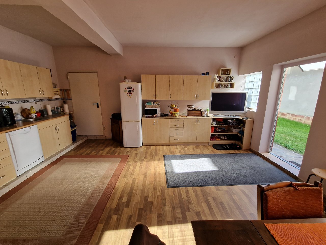 (ABAB) 2-family house in a quiet location near fishing ponds