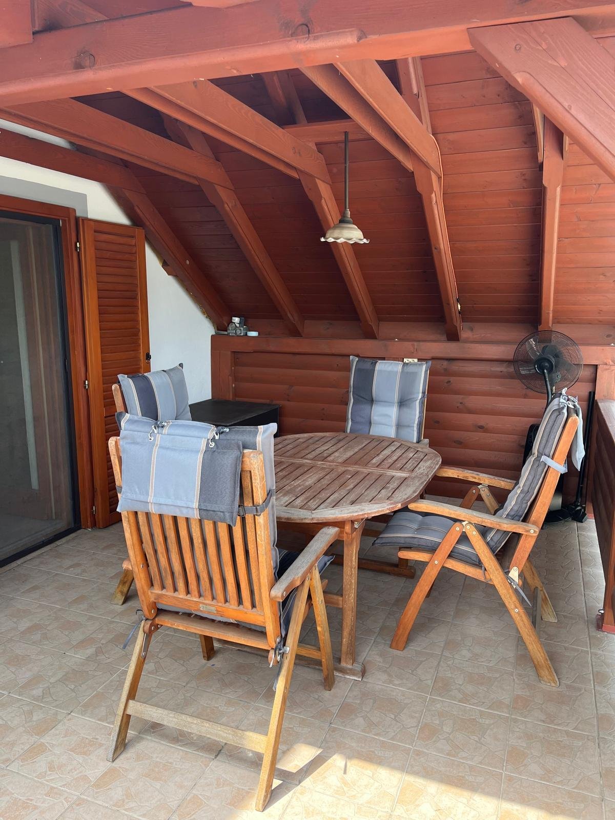 (AAAB) Carpentry shop at Lake Balaton with full order books & residential house
