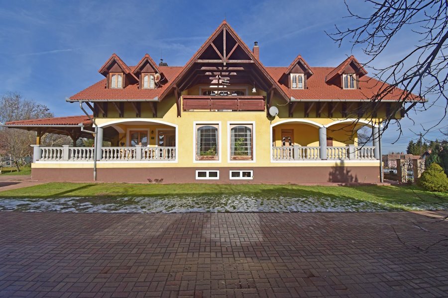 Somogysimonyi: Apartment building with a variety of possibilities (BAA-FER2911) 