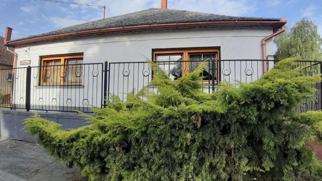 Kalocsa: Renovated country house near the Danube (BAA-WH0009) 