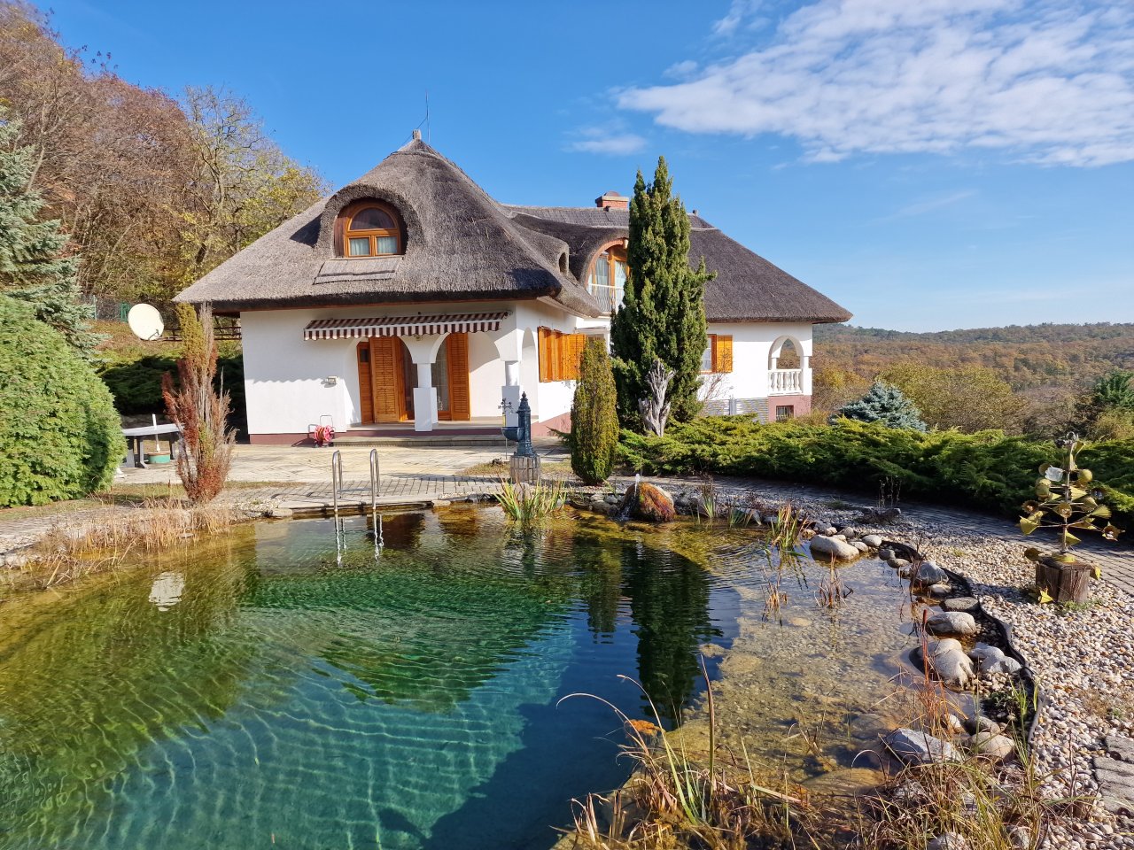 bei Vonyarcvashegy: (AAA) Fantastic property with panoramic views of Lake Balaton in a quiet location 