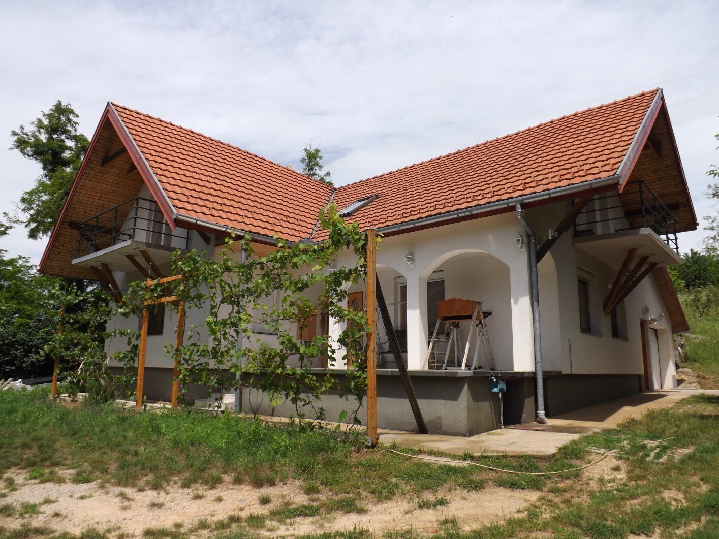 Rezi: Very rare: Self-sufficient life near Lake Balaton (AAA-CM174) 