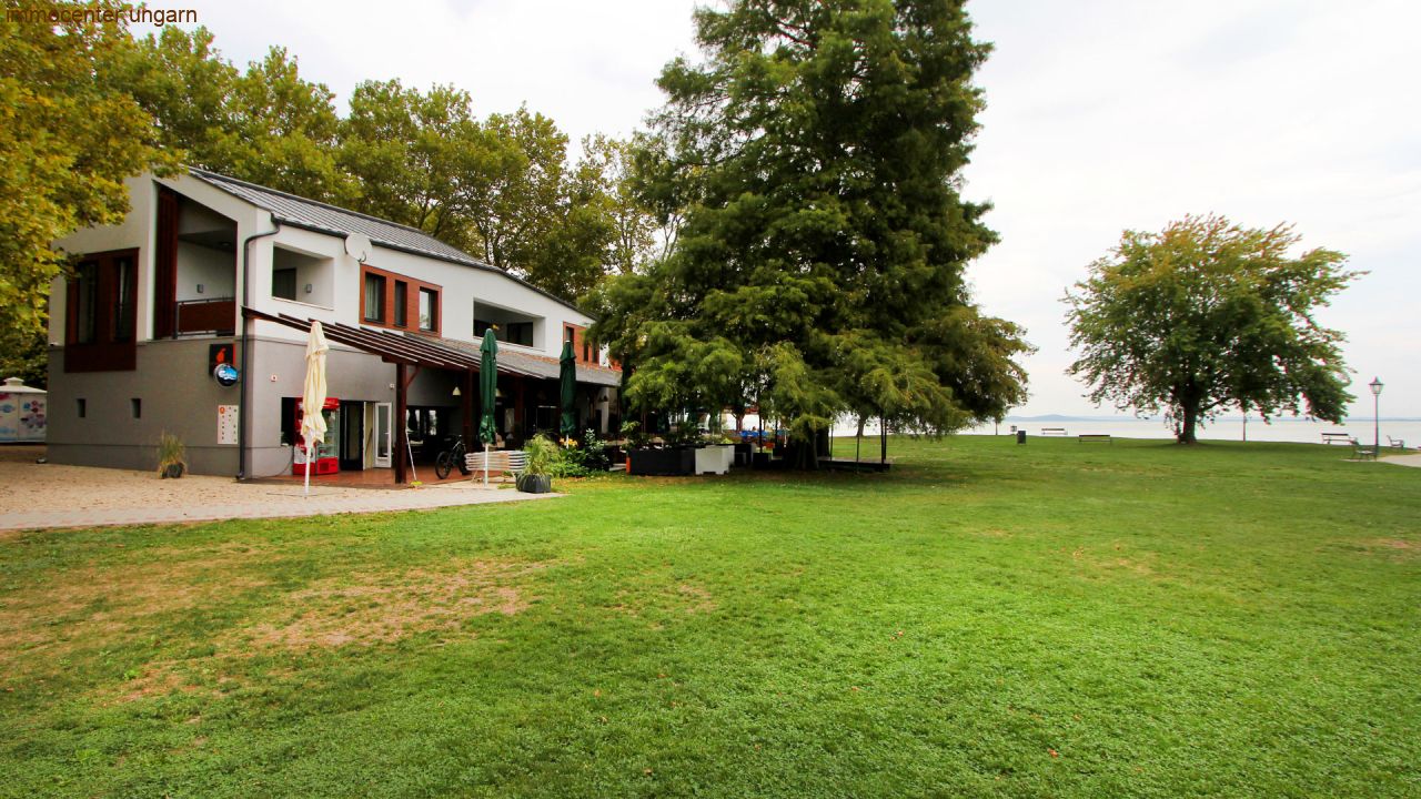 Gyenesdiás: AA apartments with restaurant 