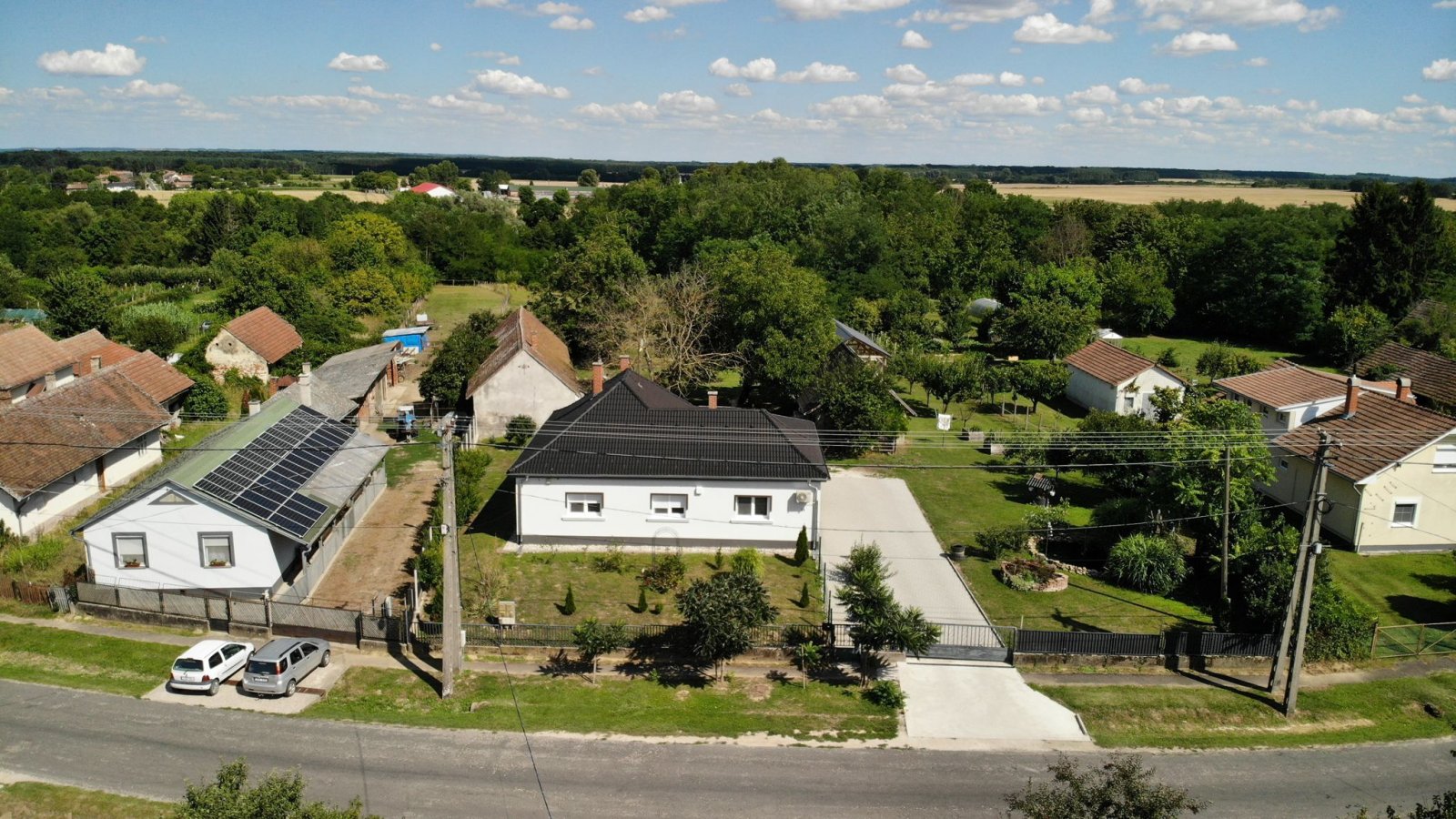 Miháld: Modernized dream house with large plot and top amenities (AAA) 