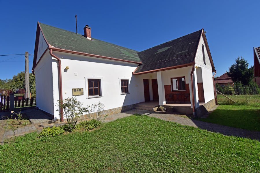 Porrogszentpál : Farmhouse in a quiet location, large plot & hall (BBA-FER0610) 