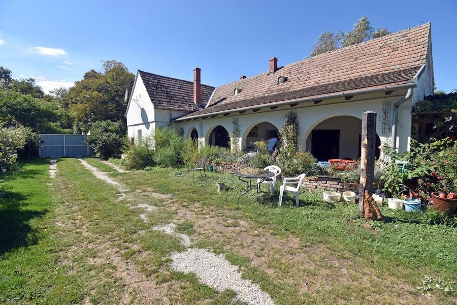 Nagyszakácsi: 2 country houses next to each other, one already renovated (BBA-FER0910) 