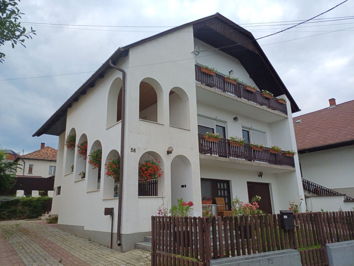 Hévíz: Newly renovated, furnished apartment on the 1st floor of a three-story detached house in the city center 