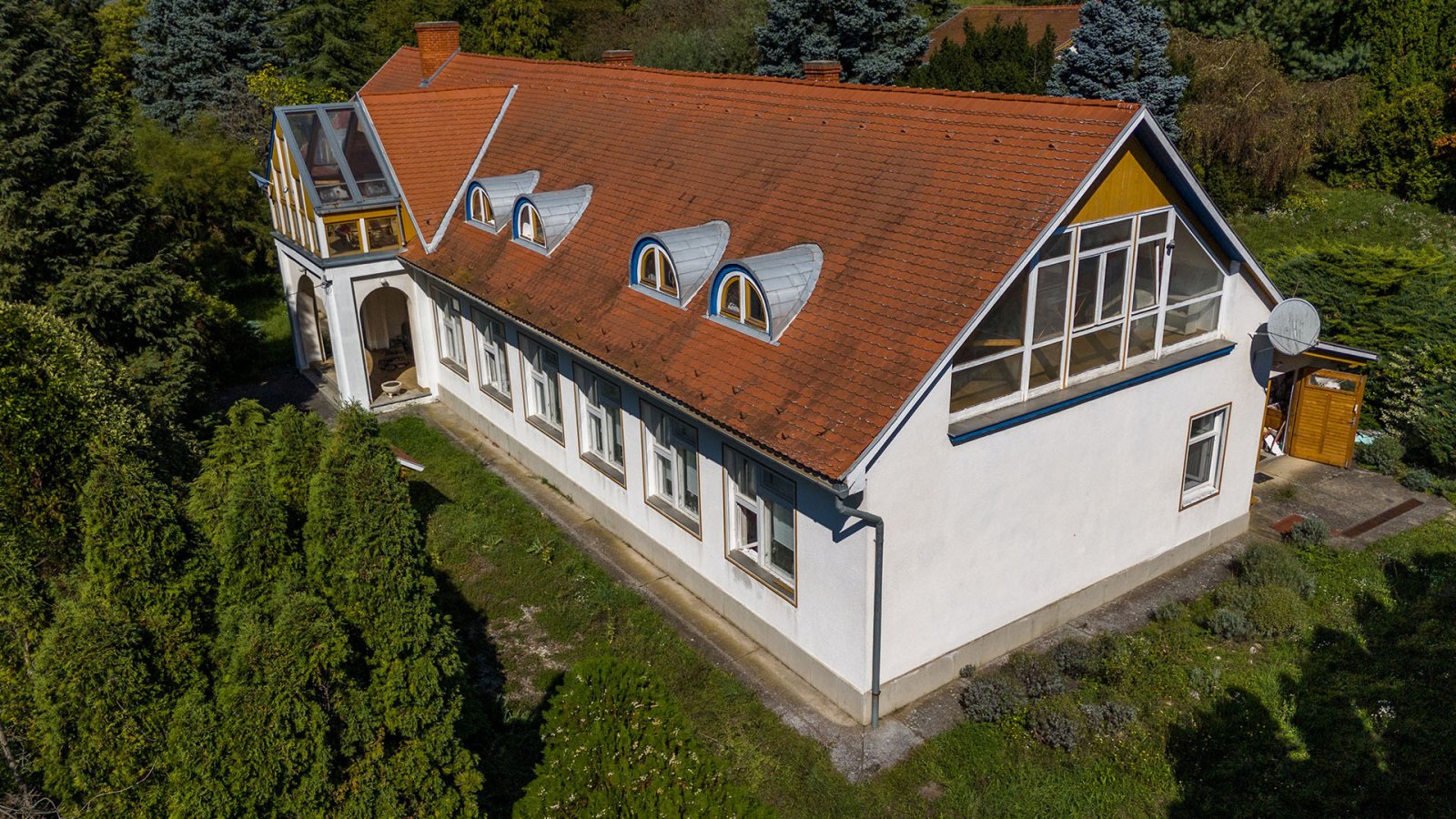 Szentgyörgyvár: Historic building, school 