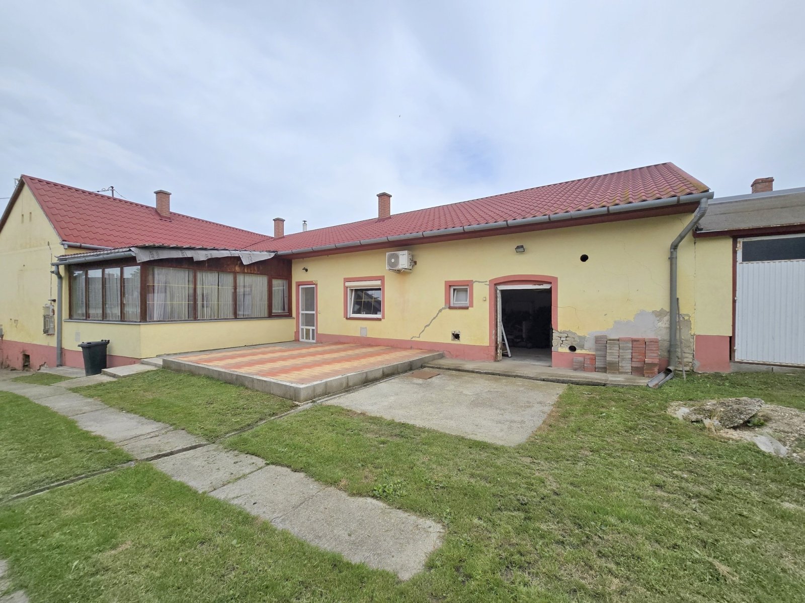 Söjtör: (ABA) Large family house in a beautiful & quiet location 