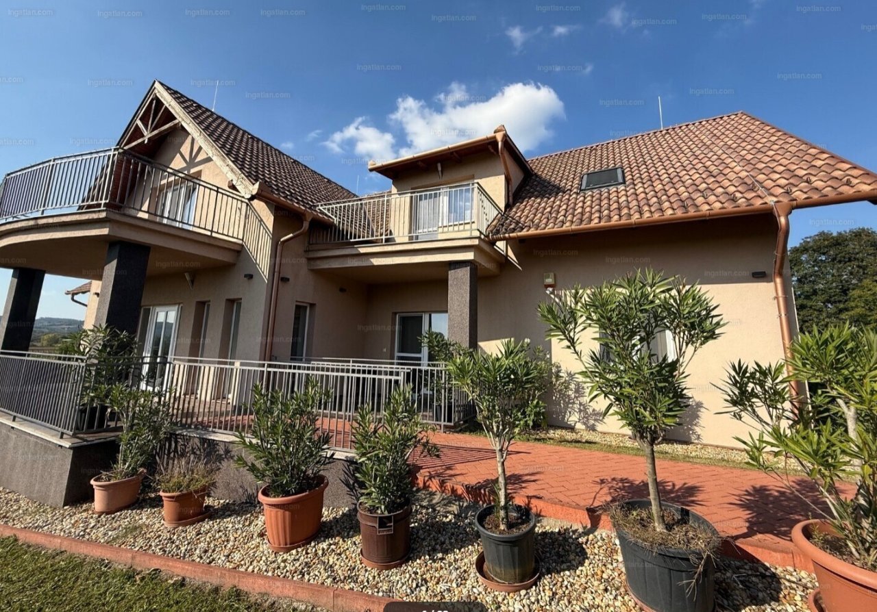 Kehidakustány: New building: Furnished ground floor apartment in the spa town 