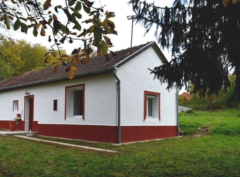  Bák: (ABA) Small clay house in western Hungary with large plot 