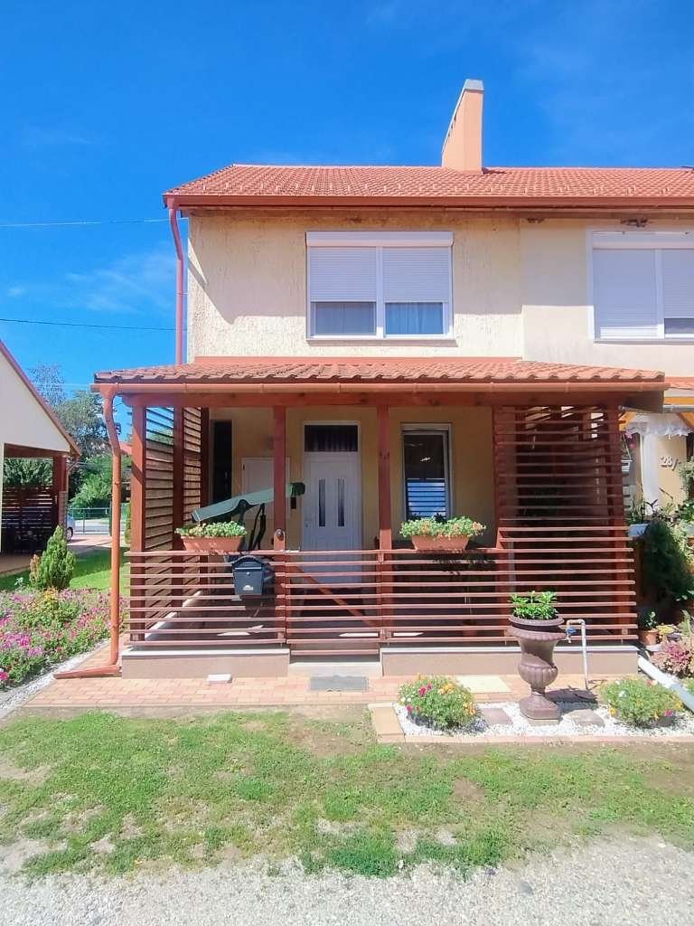 Csesztreg: High-quality renovated two-story terraced house near the Austrian-Hungarian border 