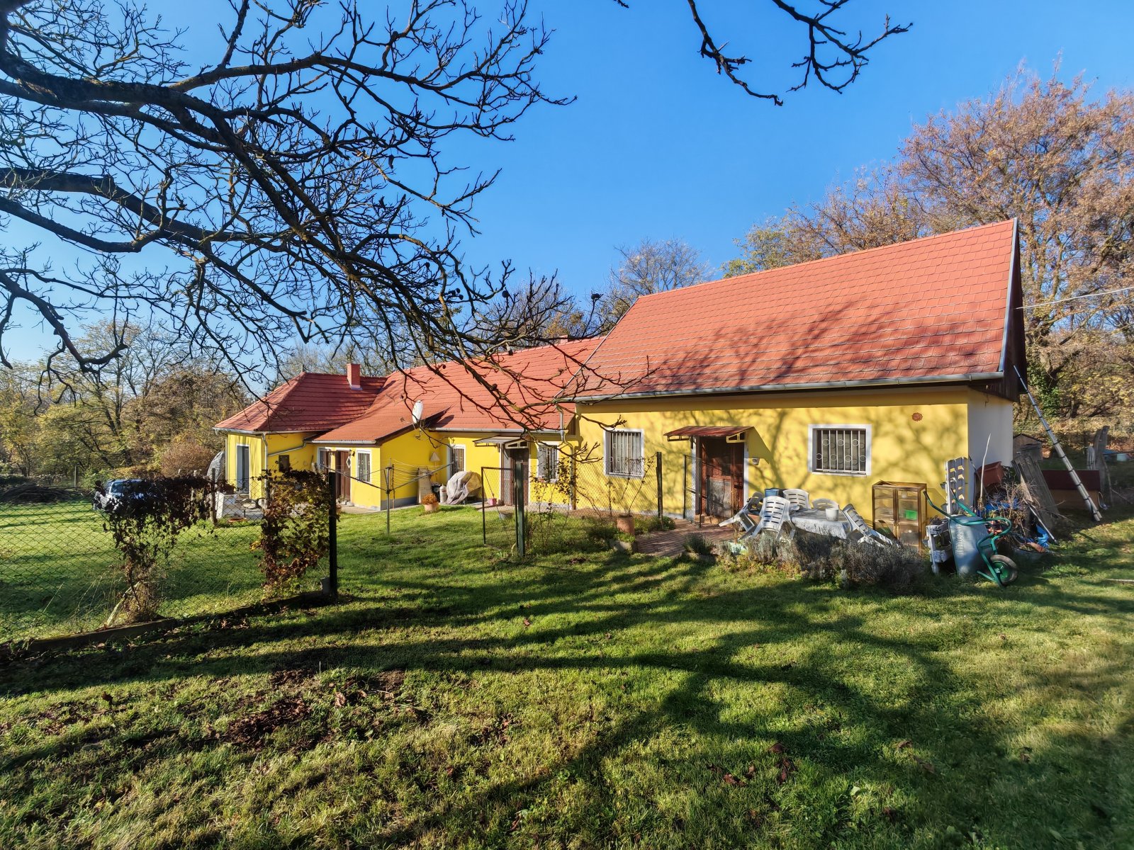 Alsópáhok: (AAA) Large country house in a very quiet, idyllic location, yet centrally located 