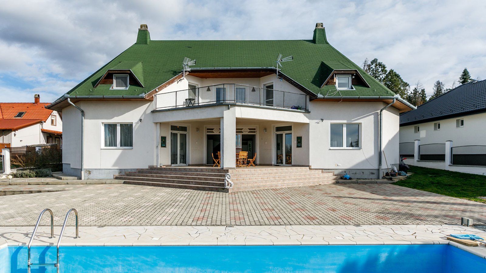 Cserszegtomaj: (AAA) Semi-detached house with two identical residential units and pool 