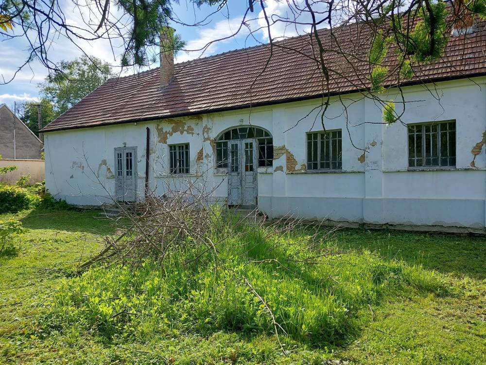 9631 Hegyfalu: Manor house in need of renovation, 120 m² + 40 m² 