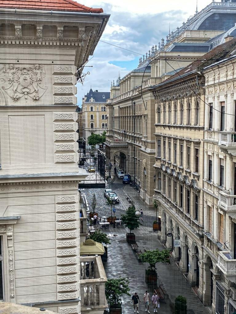 Budapest: Apartment in a special, historic residential building 