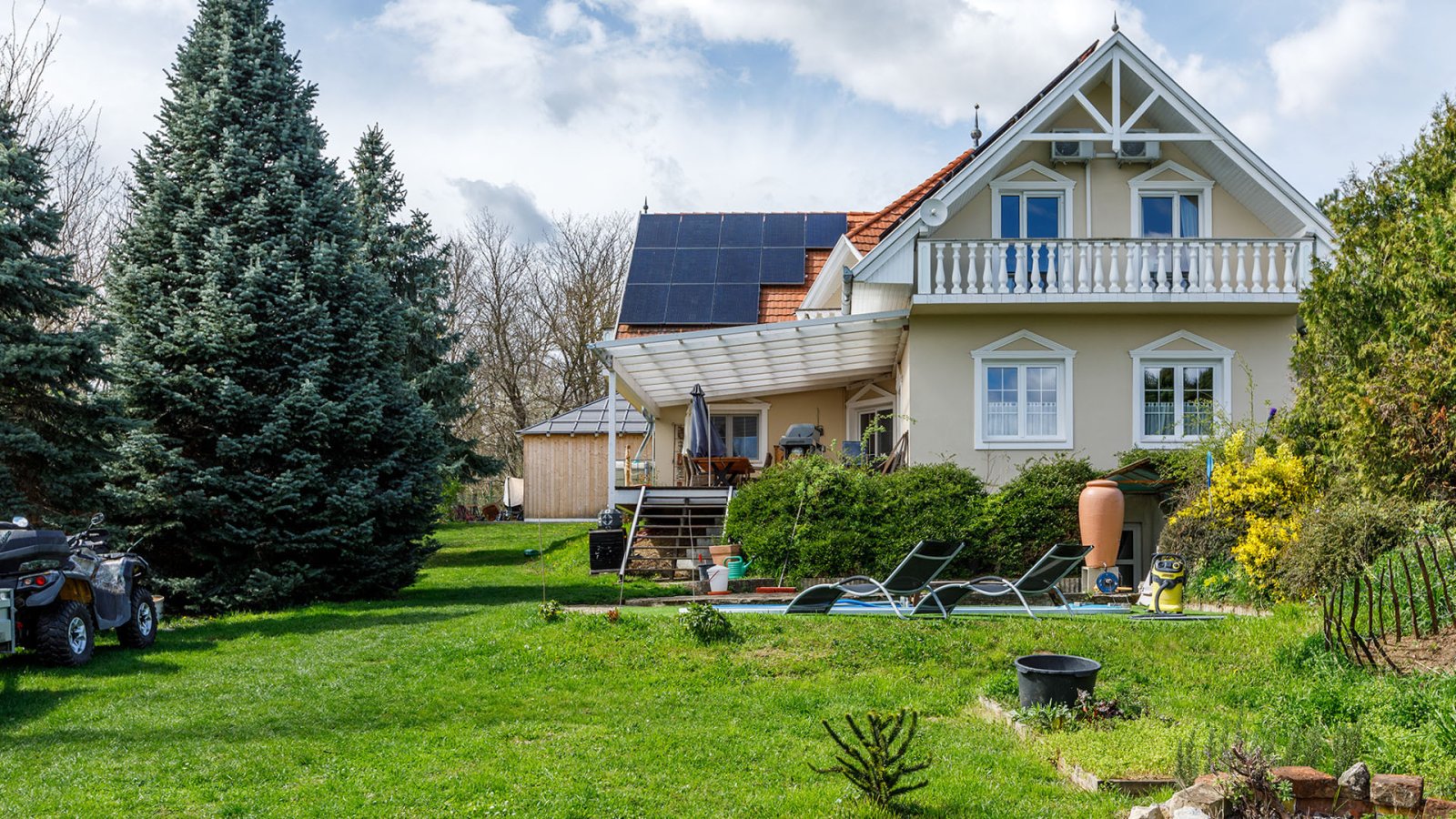 bei Héviz: (AAAB) Large country house with organic garden near Héviz: versatile uses 