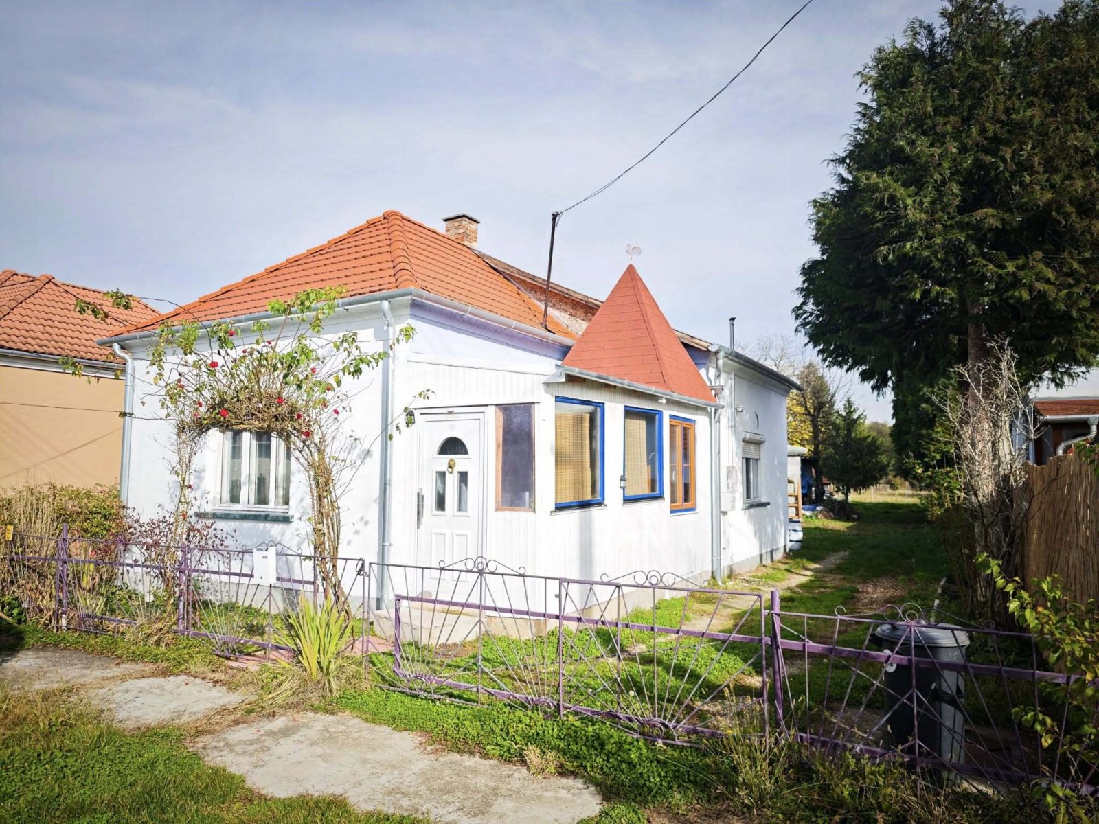 Gyékényes: (AAA) Renovated country house on a double plot by a fishing lake 