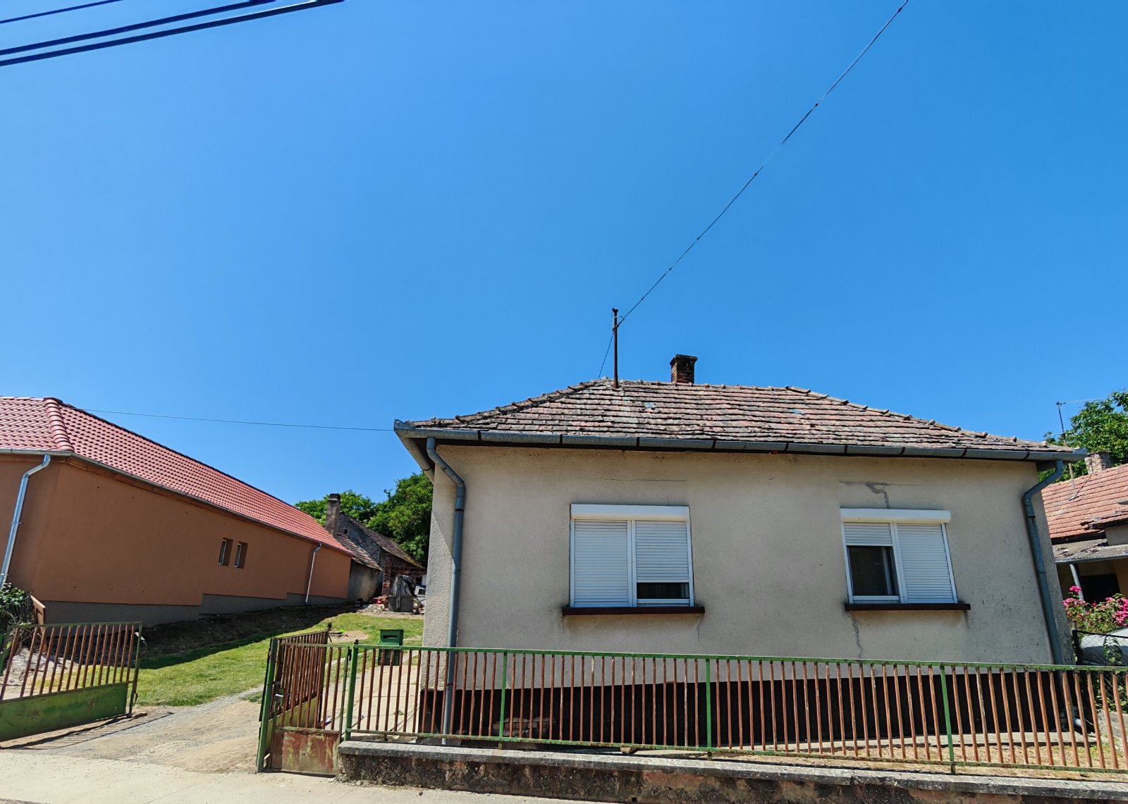 Szenyér: House in need of renovation in a quiet, harmonious setting 