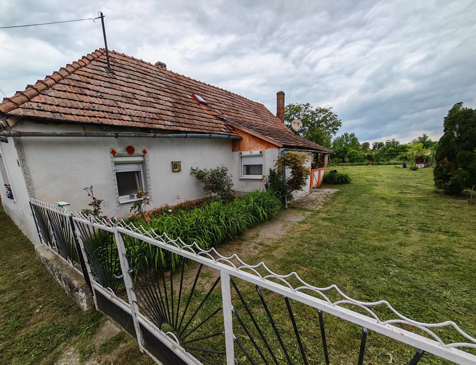 Nagyszakácsi: House in need of renovation in a quiet, harmonious setting 