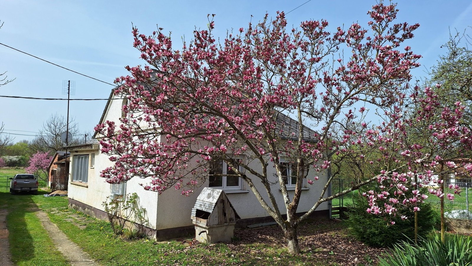 Kerkáskápolna: Partially renovated 3+2 room detached house in a quiet location 