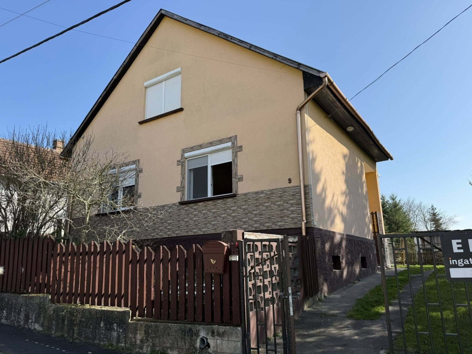 Liszó: (AAA) Large two-family house with a large plot of land in a quiet location 