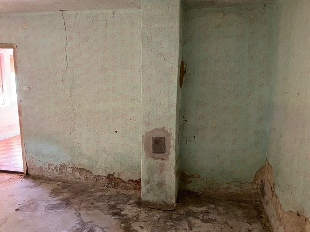 Old house to renovate on a large plot, ideal for DIY enthusiasts (BCA)