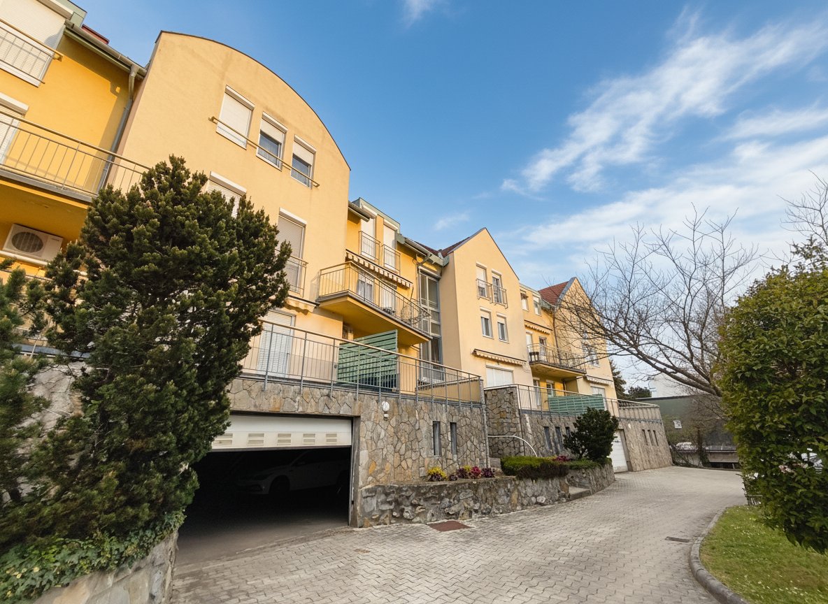 Hévíz: (AAA) Furnished apartment in the city center with underground parking space 