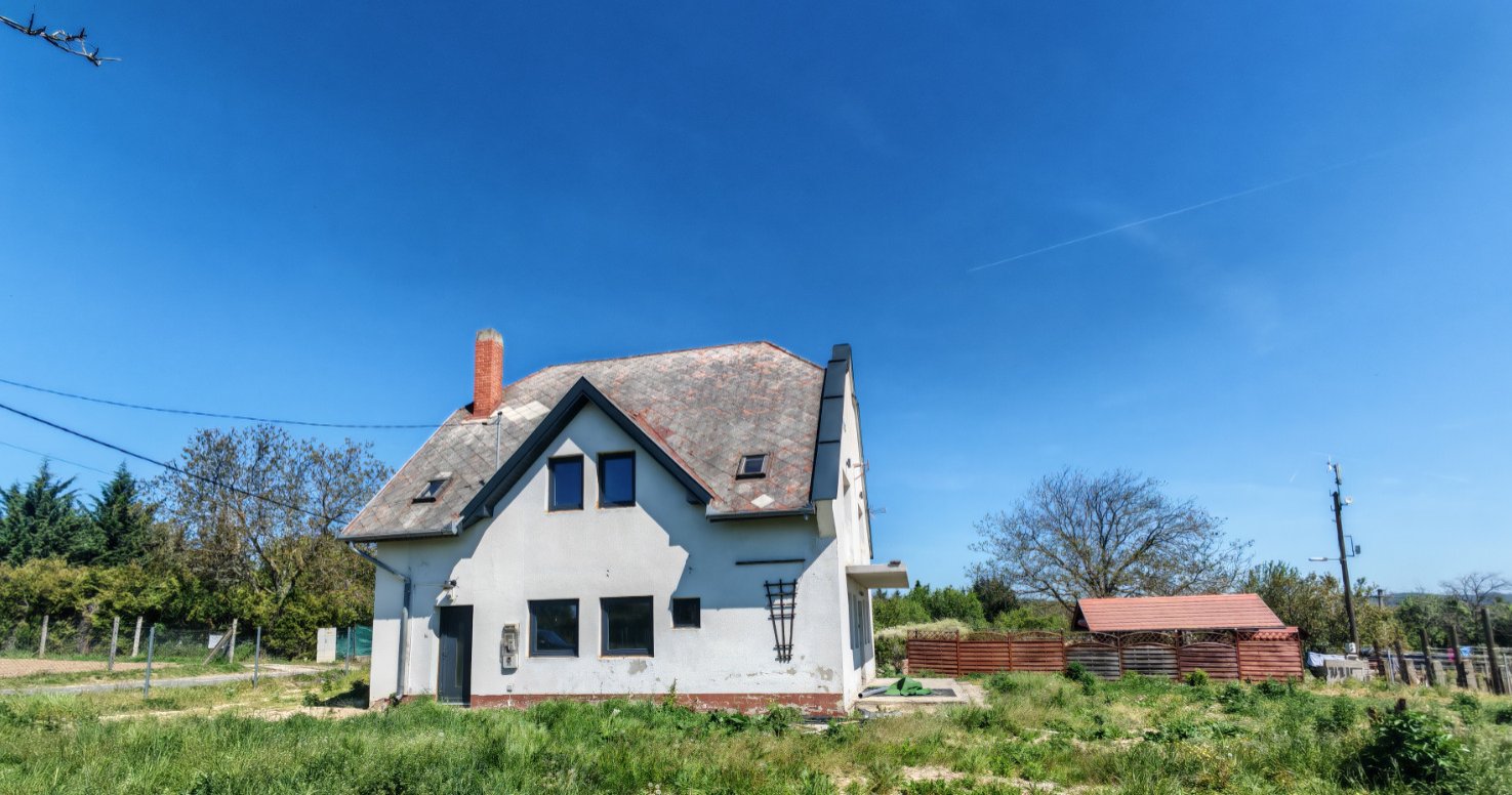 Double plot of land with views of Lake Balaton & large house