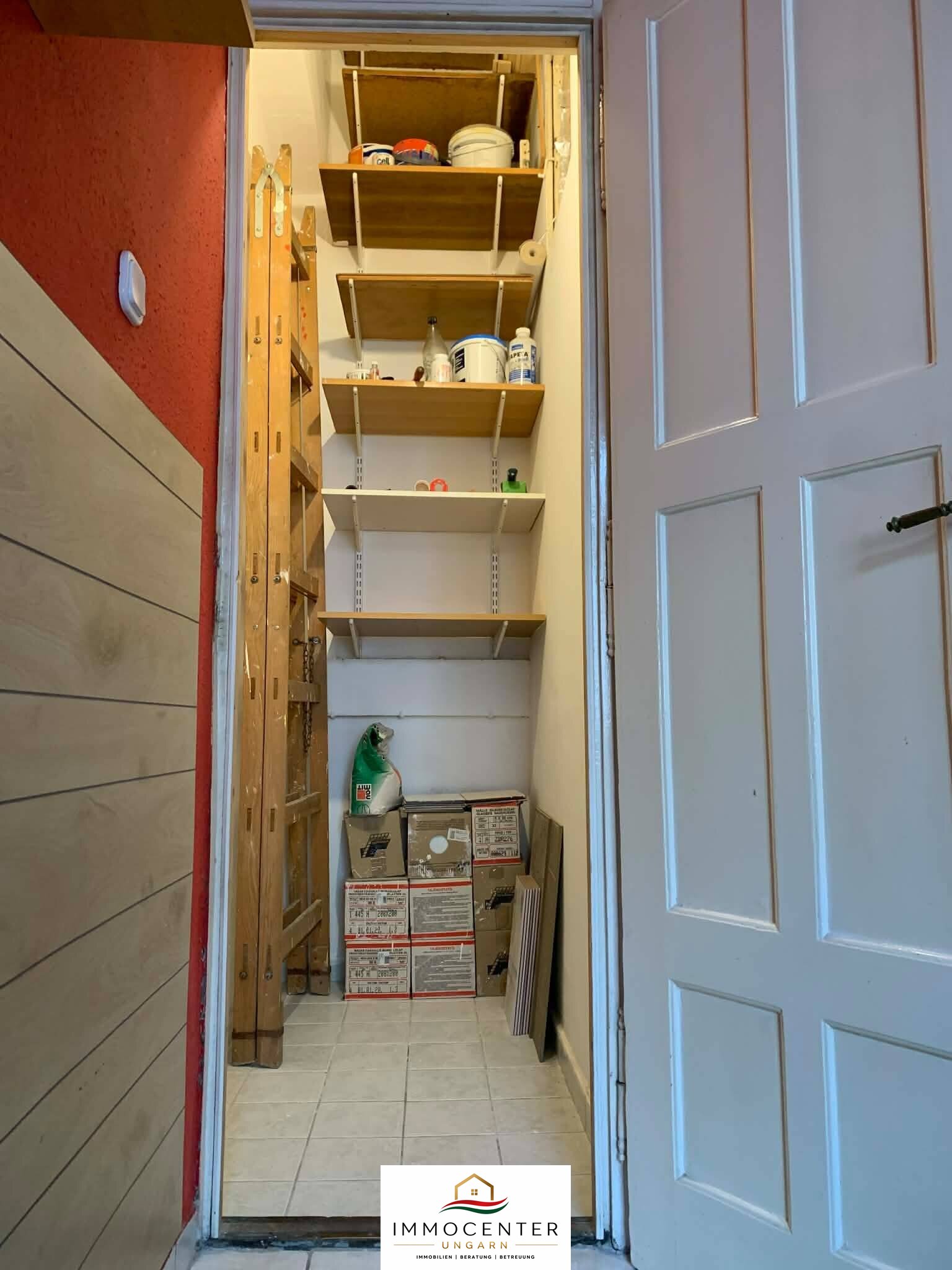 (AAC) Renovated apartment in a historic residential building in the 7th district