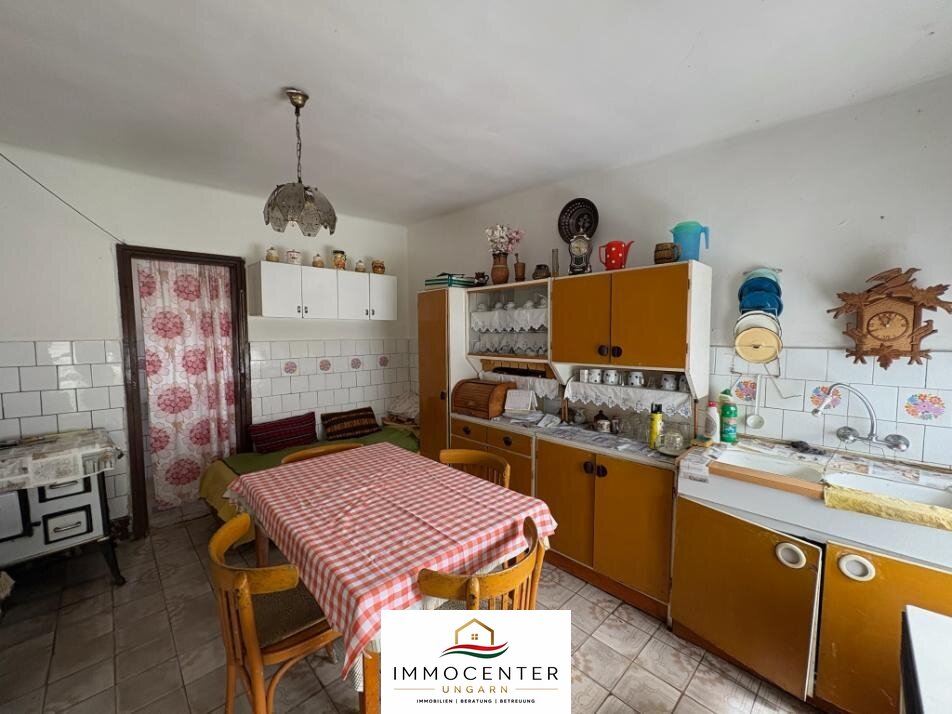 House in need of renovation in a quiet, harmonious setting