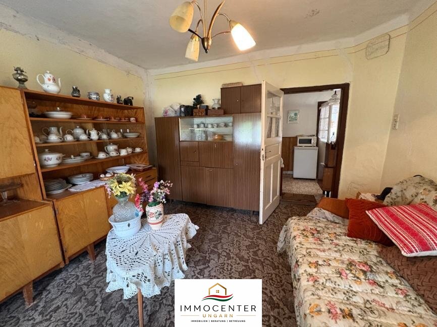 House in need of renovation in a quiet, harmonious setting